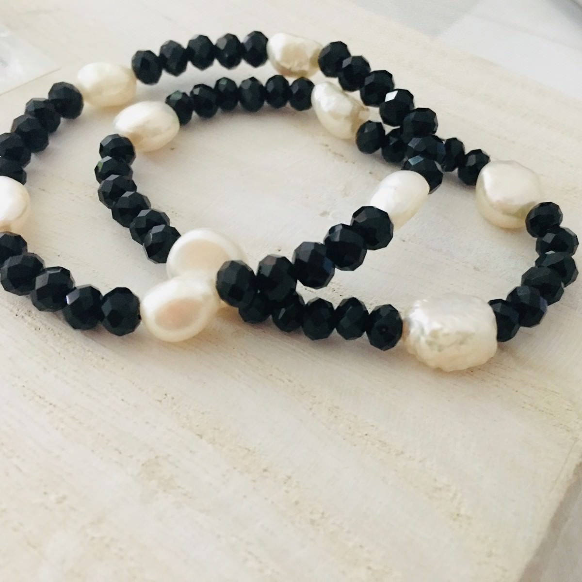 black crystal & pearl elasticised bracelet