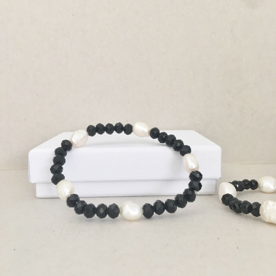 Bracelet with Black Crystal and Freshwater Pearl - Image 2