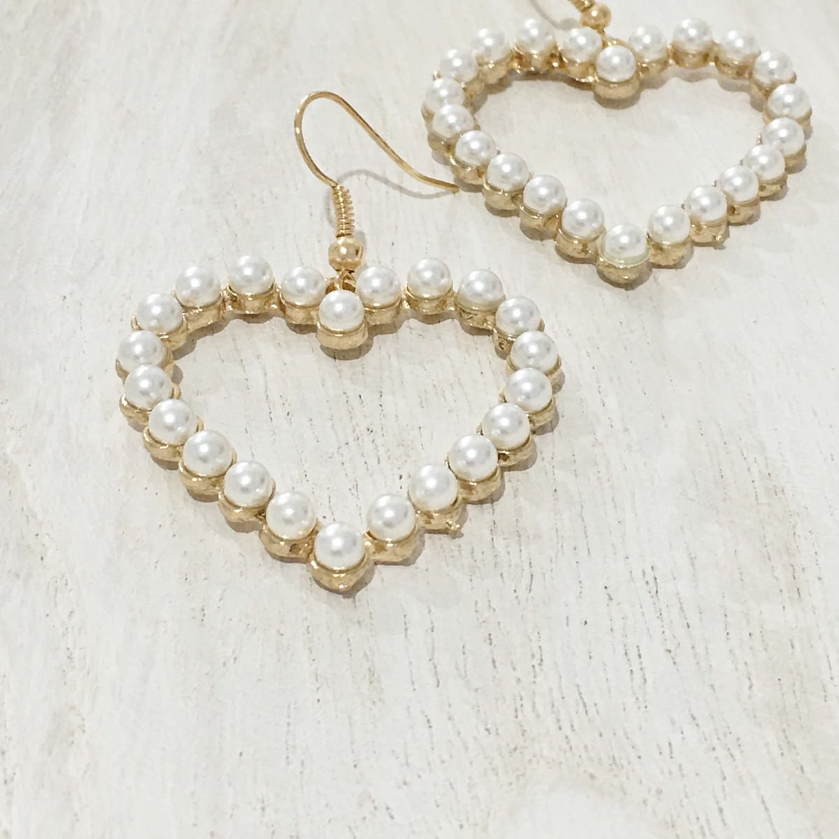 Lolita Pearl Heart Earrings - Image 3