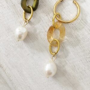 long dangle earring with pearl, acrylic and gold tone